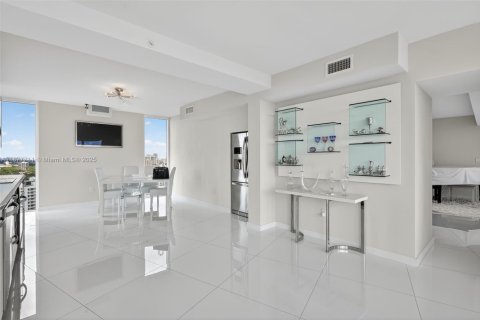 Condo in Aventura, Florida, 3 bedrooms  № 1921093 - photo 23
