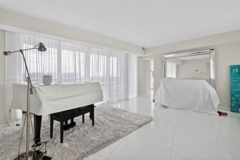 Condo in Aventura, Florida, 3 bedrooms  № 1921093 - photo 13
