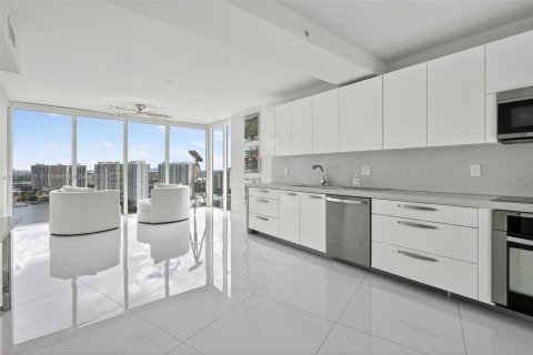 Condo in Aventura, Florida, 3 bedrooms  № 1921093 - photo 17