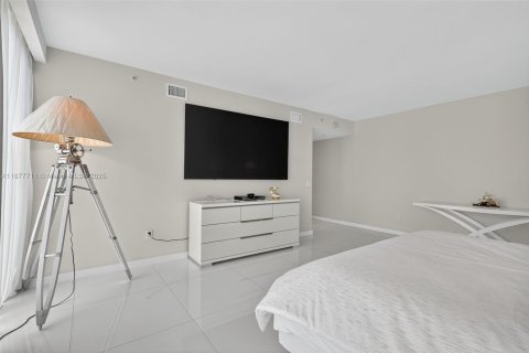 Condo in Aventura, Florida, 3 bedrooms  № 1921093 - photo 29