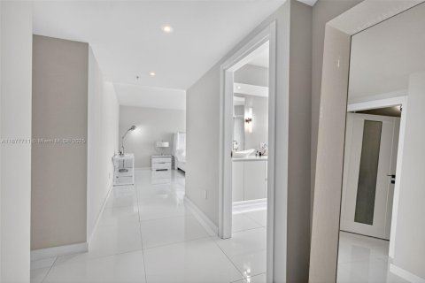 Condo in Aventura, Florida, 3 bedrooms  № 1921093 - photo 30
