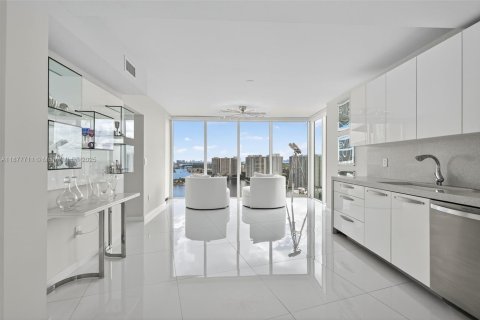 Condo in Aventura, Florida, 3 bedrooms  № 1921093 - photo 19