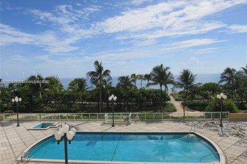 Copropriété à louer à Bal Harbour, Floride: 1 chambre, 92.25 m2 № 2414282 - photo 24