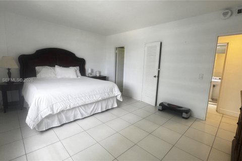 Copropriété à louer à Bal Harbour, Floride: 1 chambre, 92.25 m2 № 2414282 - photo 11