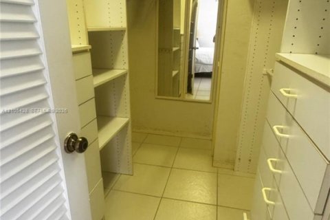 Copropriété à louer à Bal Harbour, Floride: 1 chambre, 92.25 m2 № 2414282 - photo 12
