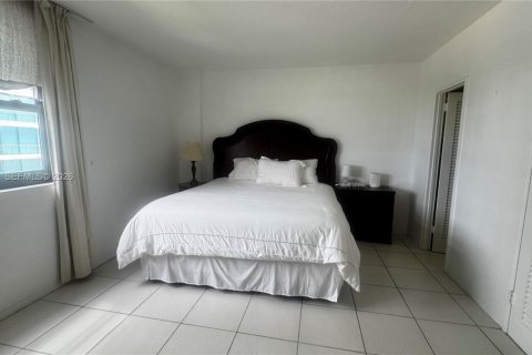 Copropriété à louer à Bal Harbour, Floride: 1 chambre, 92.25 m2 № 2414282 - photo 10
