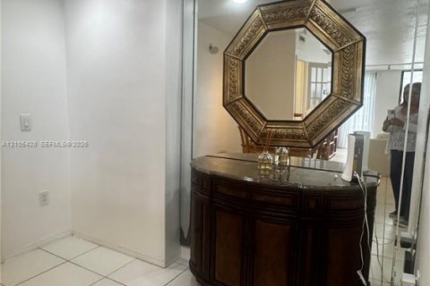Copropriété à louer à Bal Harbour, Floride: 1 chambre, 92.25 m2 № 2414282 - photo 5