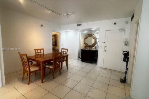 Copropriété à louer à Bal Harbour, Floride: 1 chambre, 92.25 m2 № 2414282 - photo 4