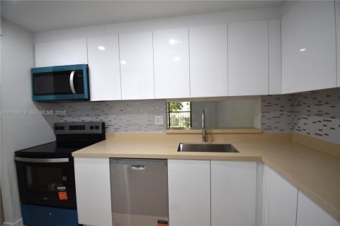 Copropriété à louer à Miami, Floride: 2 chambres, 95.69 m2 № 2431306 - photo 5