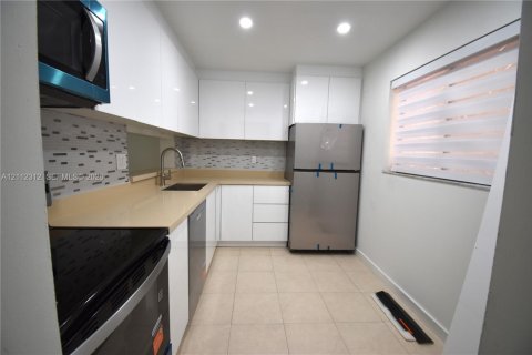 Copropriété à louer à Miami, Floride: 2 chambres, 95.69 m2 № 2431306 - photo 2