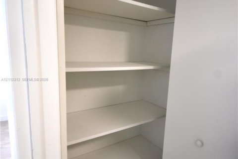 Copropriété à louer à Miami, Floride: 2 chambres, 95.69 m2 № 2431306 - photo 13