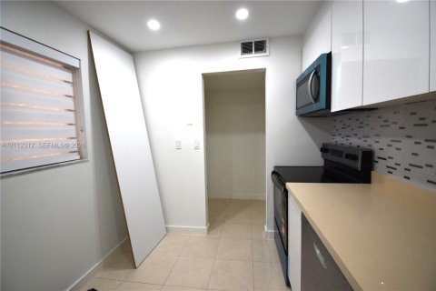 Copropriété à louer à Miami, Floride: 2 chambres, 95.69 m2 № 2431306 - photo 3