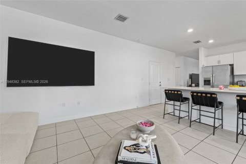 House in Miami, Florida 4 bedrooms, 237.83 sq.m. № 2004377 - photo 21