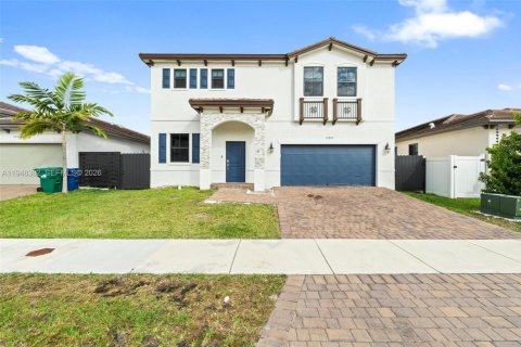 House in Miami, Florida 4 bedrooms, 237.83 sq.m. № 2004377