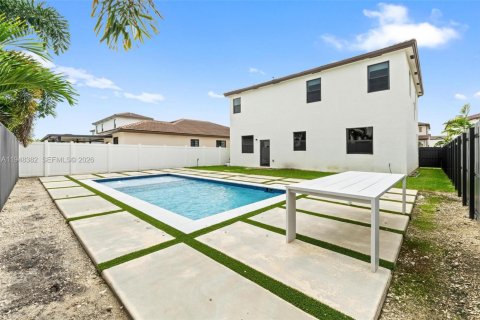 House in Miami, Florida 4 bedrooms, 237.83 sq.m. № 2004377 - photo 25