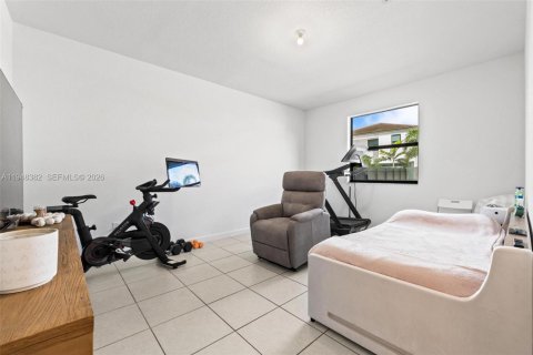 House in Miami, Florida 4 bedrooms, 237.83 sq.m. № 2004377 - photo 27