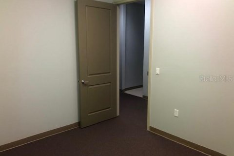 Propiedad comercial en alquiler en Port Charlotte, Florida, 1203.73 m2 № 2166702 - foto 5
