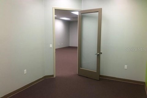 Propiedad comercial en alquiler en Port Charlotte, Florida, 1203.73 m2 № 2166702 - foto 9