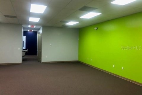 Propiedad comercial en alquiler en Port Charlotte, Florida, 1203.73 m2 № 2166702 - foto 8