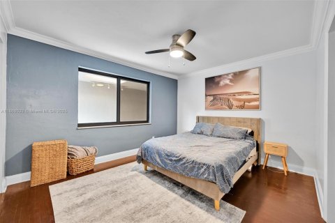 House in Hollywood, Florida 4 bedrooms, 245.26 sq.m. № 1893498 - photo 10