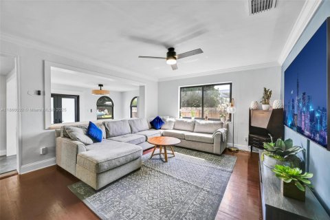 House in Hollywood, Florida 4 bedrooms, 245.26 sq.m. № 1893498 - photo 2