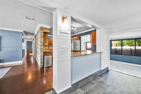 House in Hollywood, Florida 4 bedrooms, 245.26 sq.m. № 1893498 - photo 4