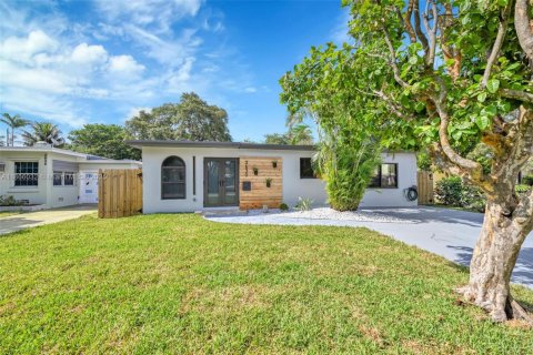 House in Hollywood, Florida 4 bedrooms, 245.26 sq.m. № 1893498 - photo 1