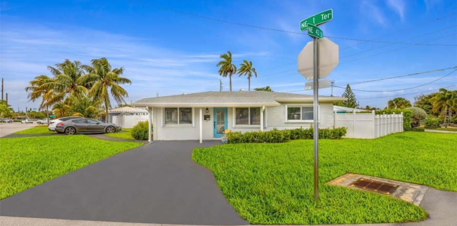 House in Oakland Park, Florida 3 bedrooms, 115.29 sq.m. № 1155707