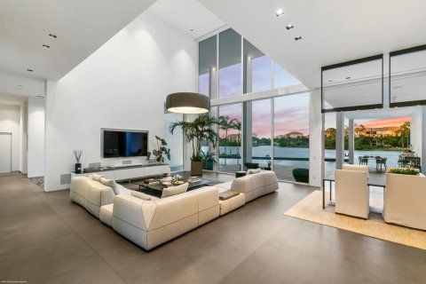 House in Palm Beach Gardens, Florida 4 bedrooms, 566.43 sq.m. № 2187961 - photo 8