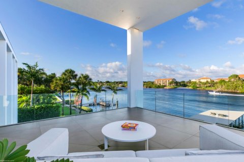 House in Palm Beach Gardens, Florida 4 bedrooms, 566.43 sq.m. № 2187961 - photo 30
