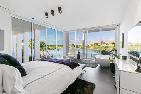 House in Palm Beach Gardens, Florida 4 bedrooms, 566.43 sq.m. № 2187961 - photo 25