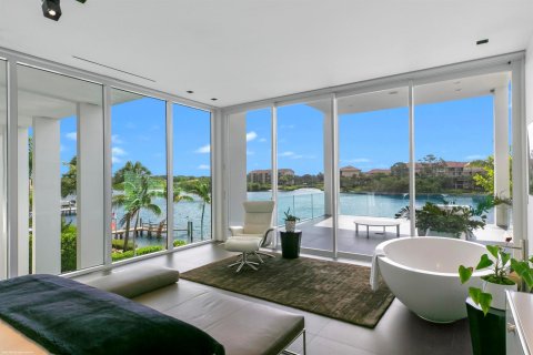 House in Palm Beach Gardens, Florida 4 bedrooms, 566.43 sq.m. № 2187961 - photo 27