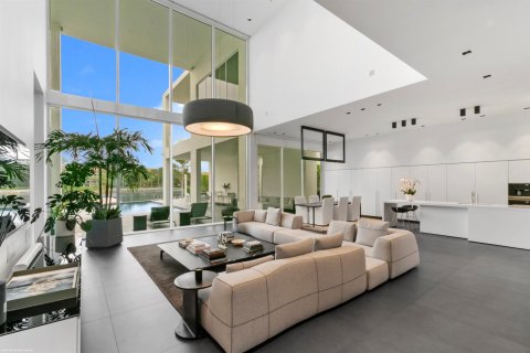 House in Palm Beach Gardens, Florida 4 bedrooms, 566.43 sq.m. № 2187961 - photo 11