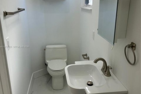 Снять в аренду виллу или дом в Помпано-Бич, Флорида 2 спальни, 82.96м2, № 2042606 - фото 1