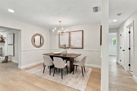 House in Largo, Florida 3 bedrooms, 156.45 sq.m. № 2391610 - photo 8