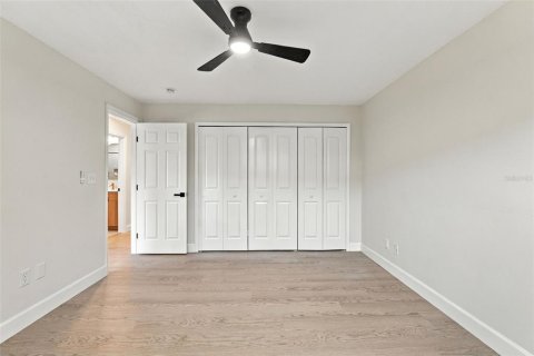 House in Largo, Florida 3 bedrooms, 156.45 sq.m. № 2391610 - photo 13