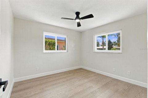 House in Largo, Florida 3 bedrooms, 156.45 sq.m. № 2391610 - photo 14
