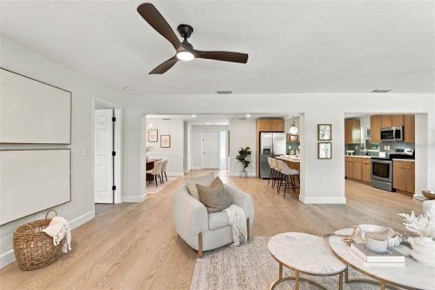House in Largo, Florida 3 bedrooms, 156.45 sq.m. № 2391610 - photo 30