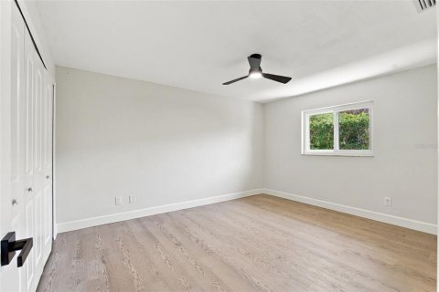 House in Largo, Florida 3 bedrooms, 156.45 sq.m. № 2391610 - photo 12