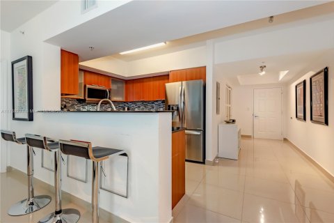 Купить кондоминиум в Санни-Айлс-Бич, Флорида 2 спальни, 117.61м2, № 1985624 - фото 3