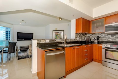 Купить кондоминиум в Санни-Айлс-Бич, Флорида 2 спальни, 117.61м2, № 1985624 - фото 5