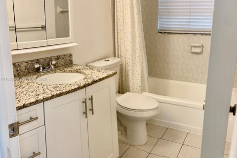 Condo in Miami, Florida, 1 bedroom  № 2003168 - photo 6