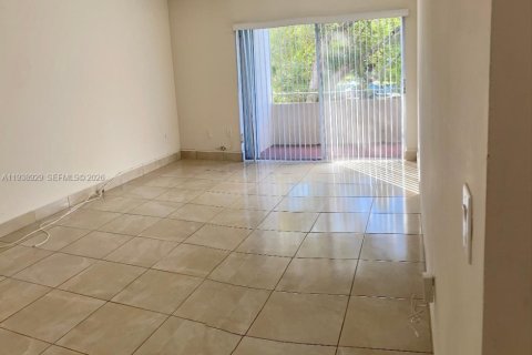 Condo in Miami, Florida, 1 bedroom  № 2003168 - photo 2