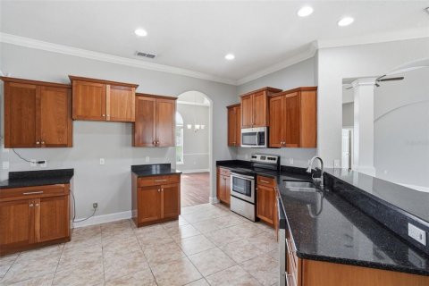 House in Auburndale, Florida 5 bedrooms, 245.17 sq.m. № 2220302 - photo 16