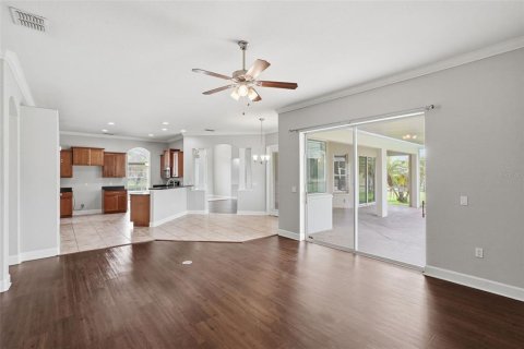 House in Auburndale, Florida 5 bedrooms, 245.17 sq.m. № 2220302 - photo 15