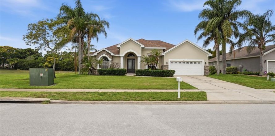 House in Auburndale, Florida 5 bedrooms, 245.17 sq.m. № 2220302