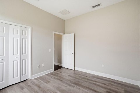 House in Auburndale, Florida 5 bedrooms, 245.17 sq.m. № 2220302 - photo 26
