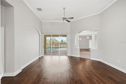 House in Auburndale, Florida 5 bedrooms, 245.17 sq.m. № 2220302 - photo 11