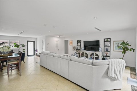 Купить виллу или дом в Майами, Флорида 5 спален, 212.75м2, № 2001266 - фото 10