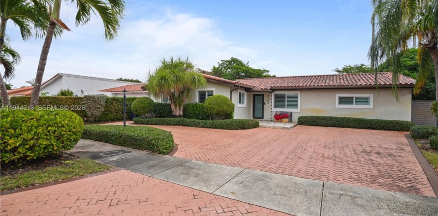 Дом в Майами, Флорида 5 спален, 212.75м2 № 2001266